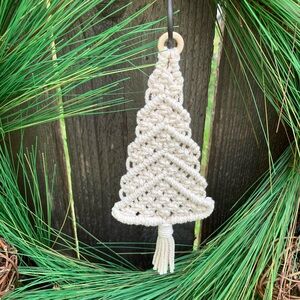 Miniature macrame tree